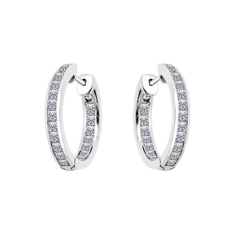Boucles d'oreilles serti clos diamant en or 18 carats