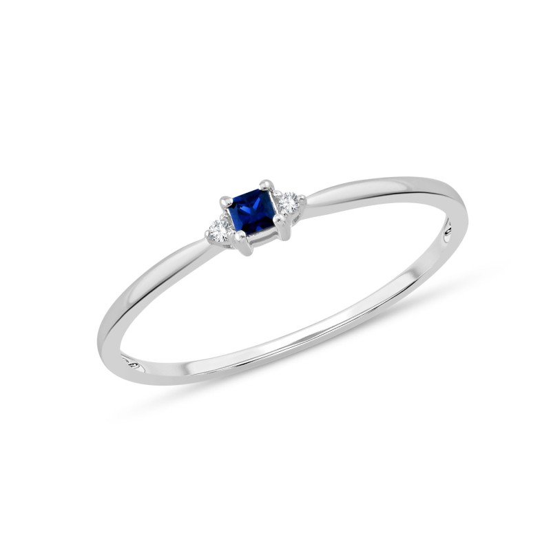 SAPPHIRE AND DIAMOND RING W6/R15