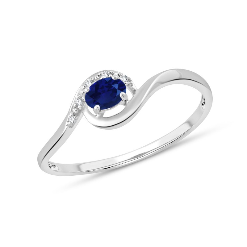 SAPPHIRE AND DIAMOND RING W6/R16